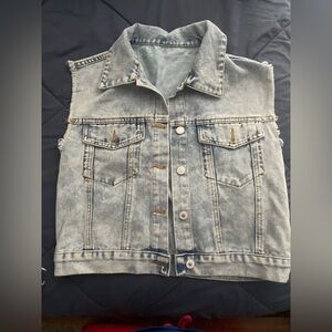 Cropped Light Wash Denim Vest Raw Hem Sleeveless Size Small